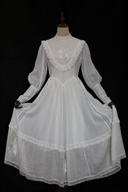Vit vintage maxiklänning med spets - viktoriansk klänning Bal med långa ärmar Plus Size